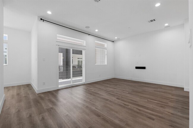 Building Photo - 513 Schweikhardt St