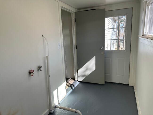 Building Photo - 127 Hickory Nut Ln