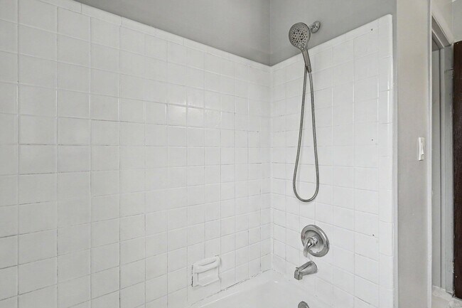 Building Photo - 25325 Shiawassee Cir