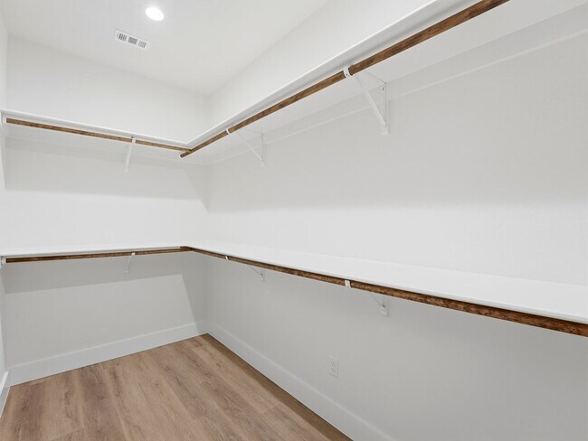 Building Photo - 609 Elm St