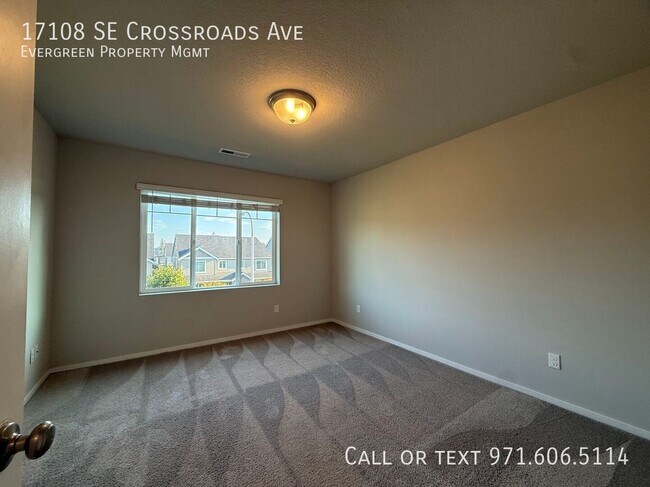 Building Photo - 17108 SE Crossroads Ave