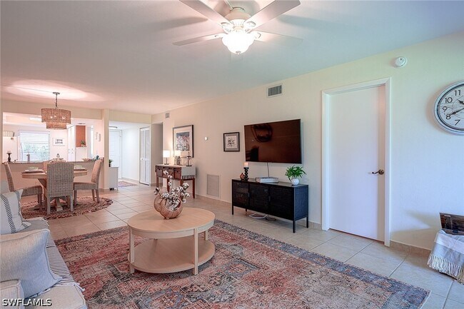 Building Photo - 135 Cypress Way E