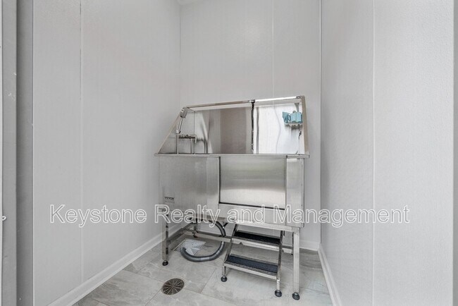 Building Photo - 104-D-104 Millswood Dr