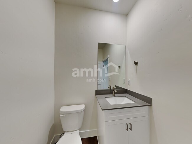 Building Photo - 937 Moorside Ave