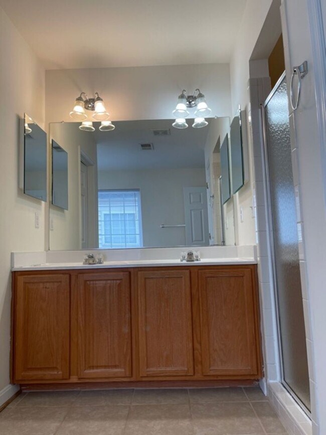 Building Photo - 12039 Kemps Landing Cir