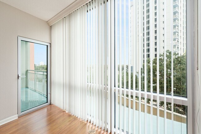 Building Photo - Downtown Orlando One Bedroom with Lake Eola View * * Modernized Waverly Condo