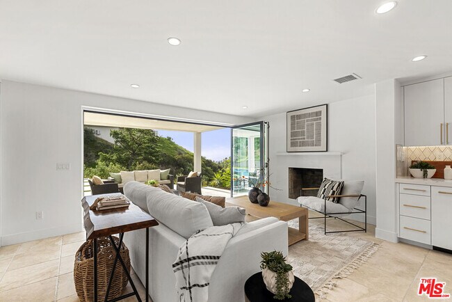 Building Photo - 10825 Savona Rd