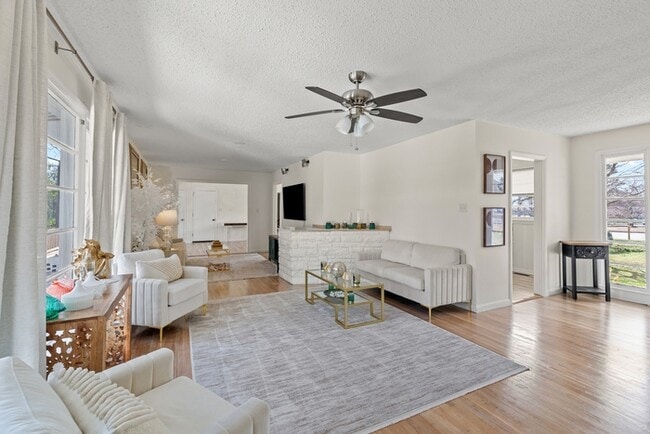 Building Photo - 8009 Whitesburg Dr