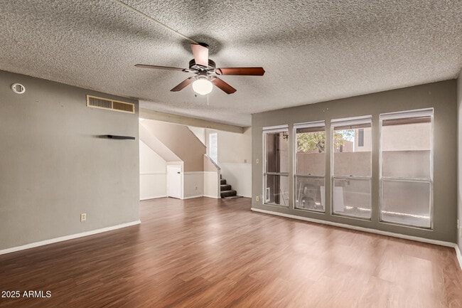 Building Photo - 2680 E Oakleaf Dr