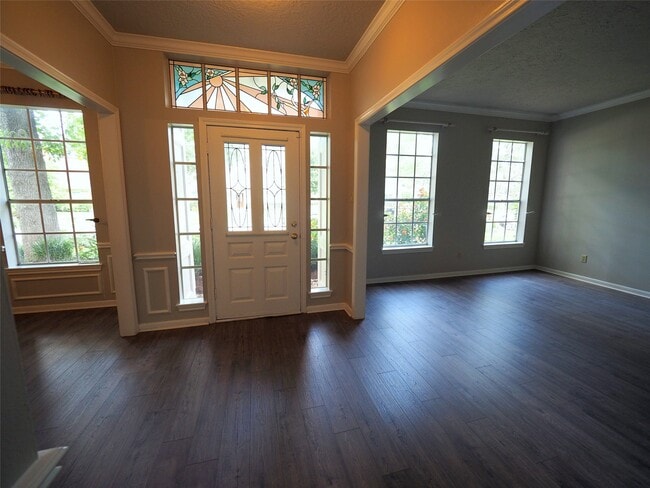 Building Photo - 15122 Greenleaf Ln