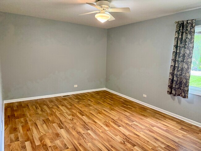 Building Photo - 3026 Roberts Dr