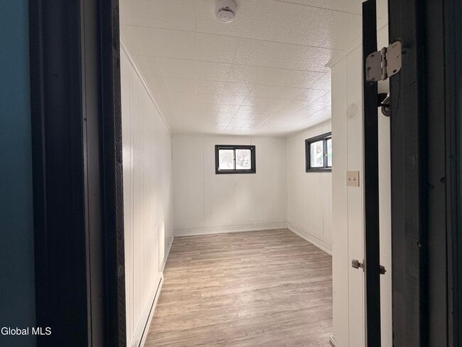 Building Photo - 54 Arch St