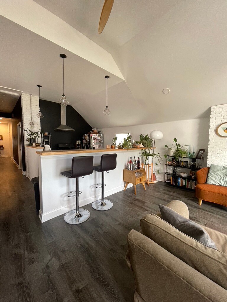 Kitchen & Breakfast Bar (Previous Tenant) - 1354 W 65th St