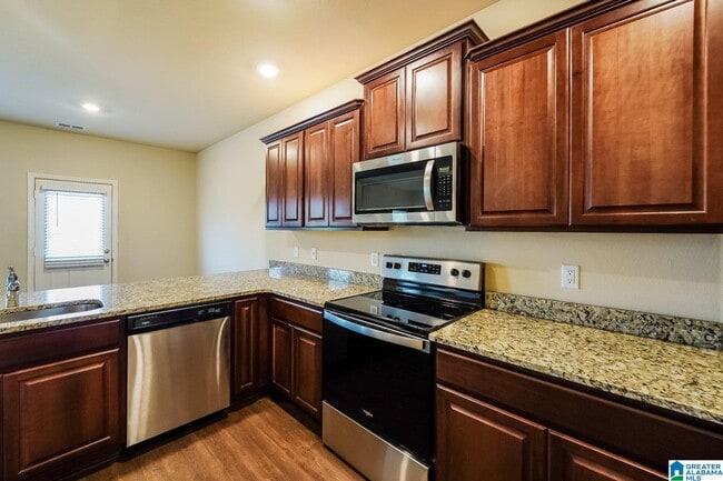 Building Photo - 525 Clover Cir