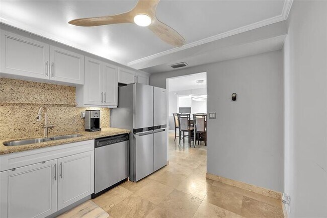 Building Photo - 531 N Ocean Blvd