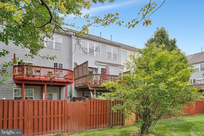 Building Photo - 22438 Maison Carree Square