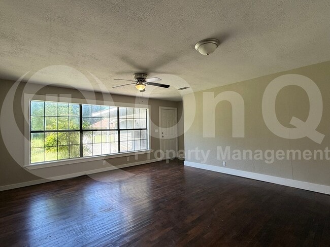 Building Photo - 1602 E Nall St