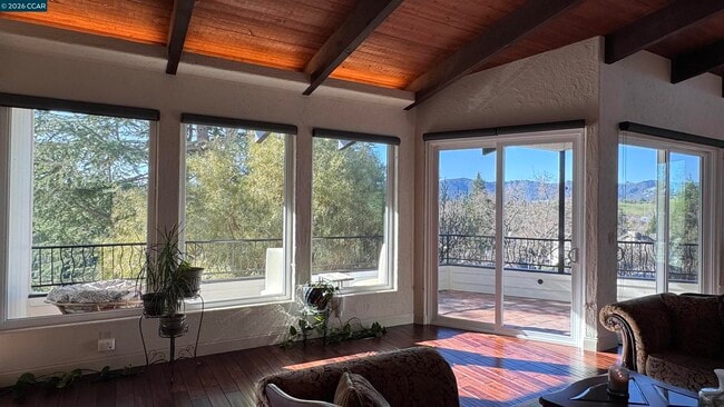 Building Photo - 44 Pulido Ct