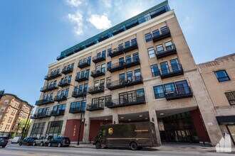 Building Photo - 1645 W Ogden Ave