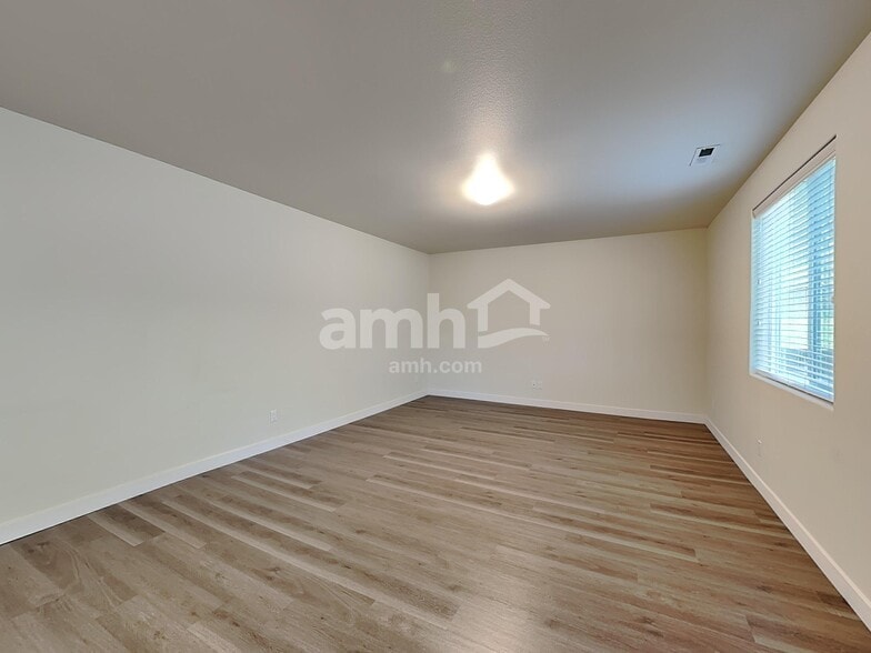 Building Photo - 1719 Blacktail Ln