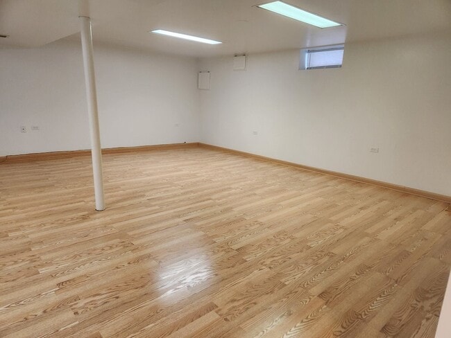 Building Photo - 7453 N Karlov Ave