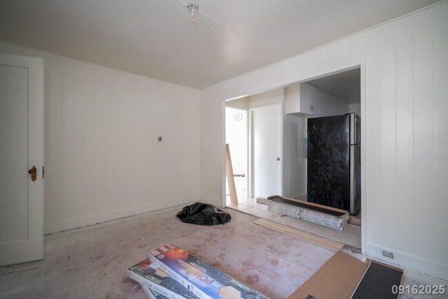 Building Photo - Still under construction! Remodeled 2BR/1....