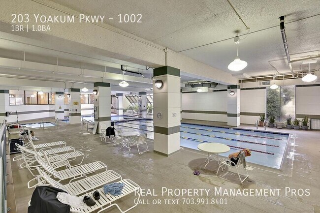 Building Photo - 203 Yoakum Pkwy