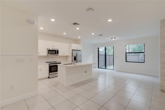 Building Photo - 15826 NW 91st Ct