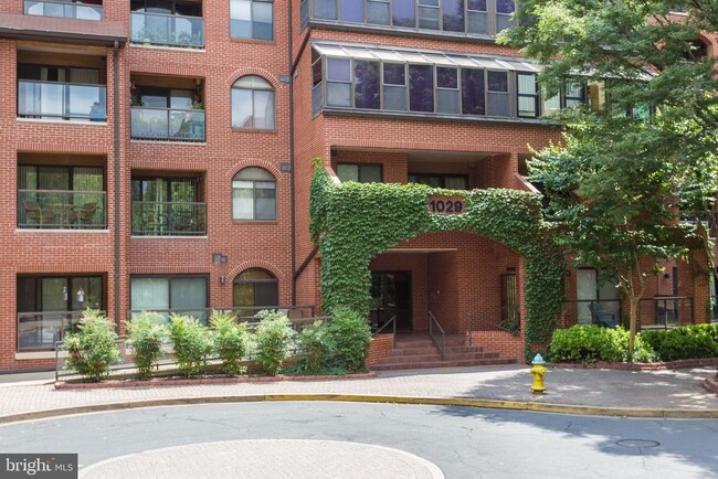 Building Photo - 1029 N Stuart St