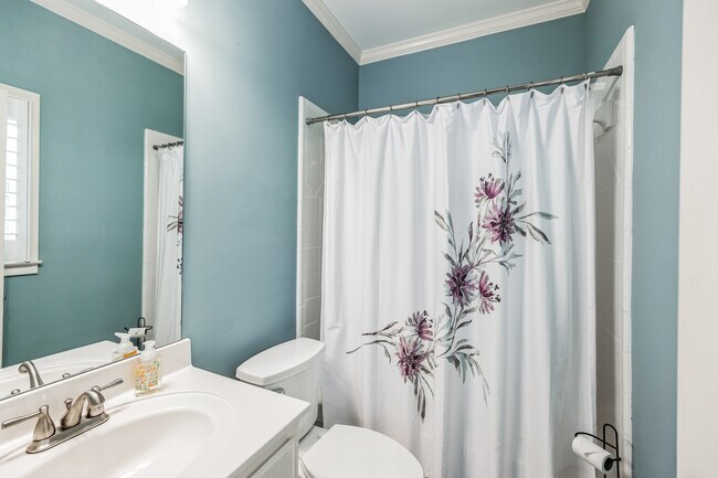Bedroom 4 - Bathroom - 510 Newburgh Way