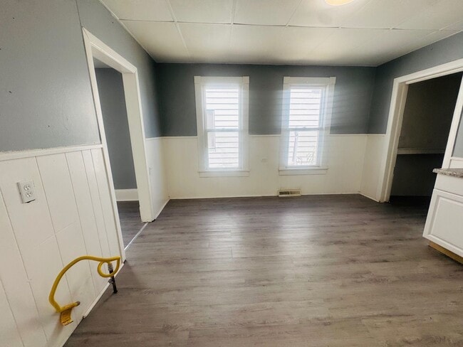 Building Photo - 3405 Roehl Ave