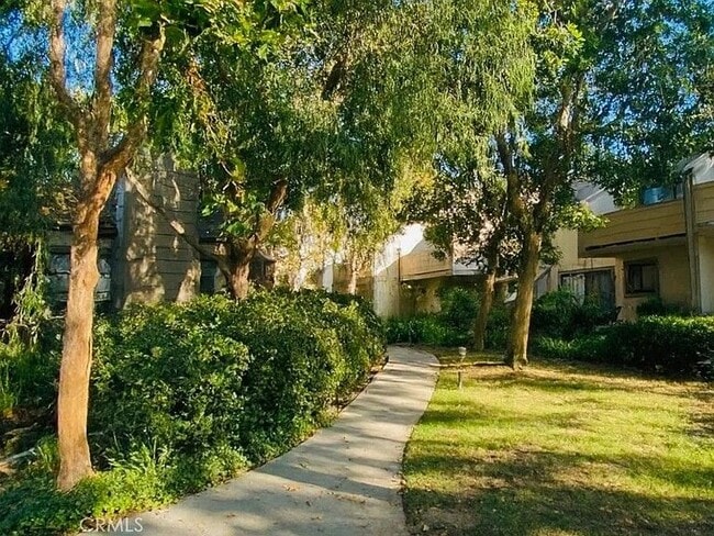 Building Photo - 511 Lazy Creek Cir