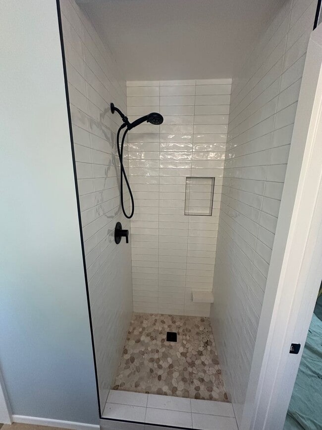 Building Photo - "Cozy & Modern 1BR in Glendale’s Most Char...