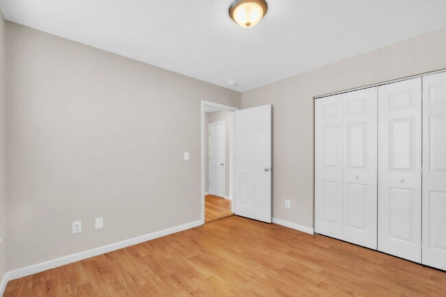 Building Photo - Elegant 3BR/2BA Home in Chartwell Estates with Fireplace & Fenced Yard $1800/mo rent