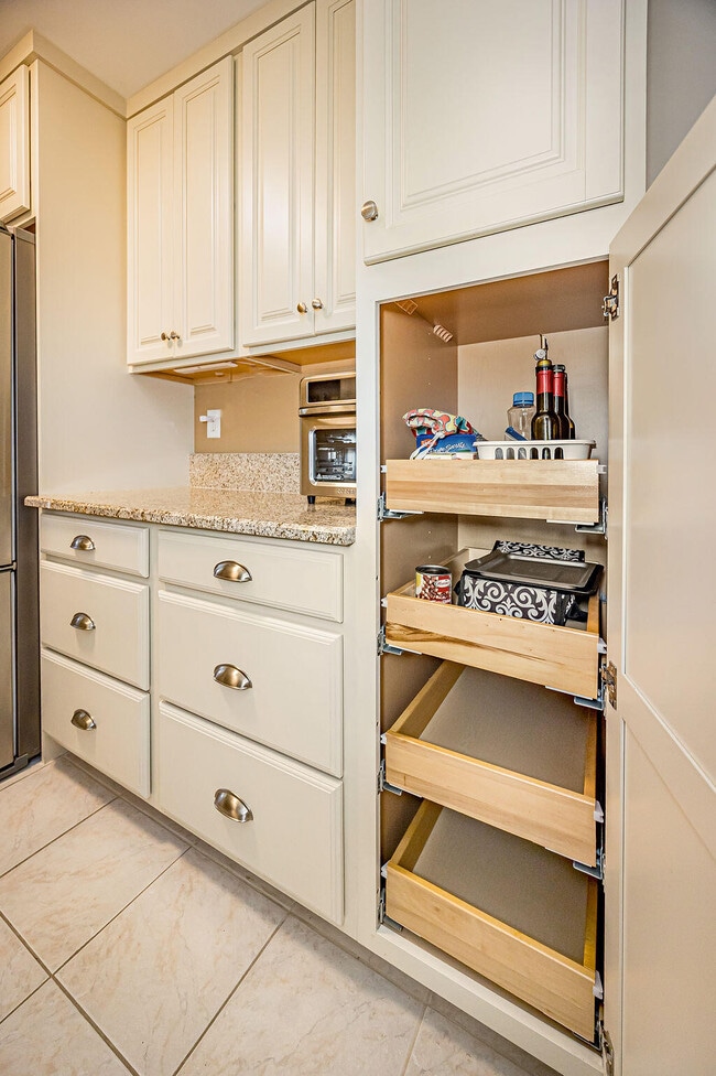 Building Photo - 270 High Point Ct