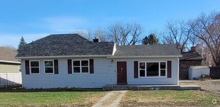 Building Photo - 3 bed, 2 bath