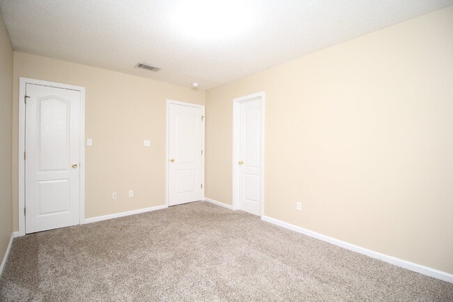 Building Photo - 2-Bed, 2-Bath Milton Duplex Minutes from Whiting Field – Pet Friendly with Lawn Maintenance Inclu...