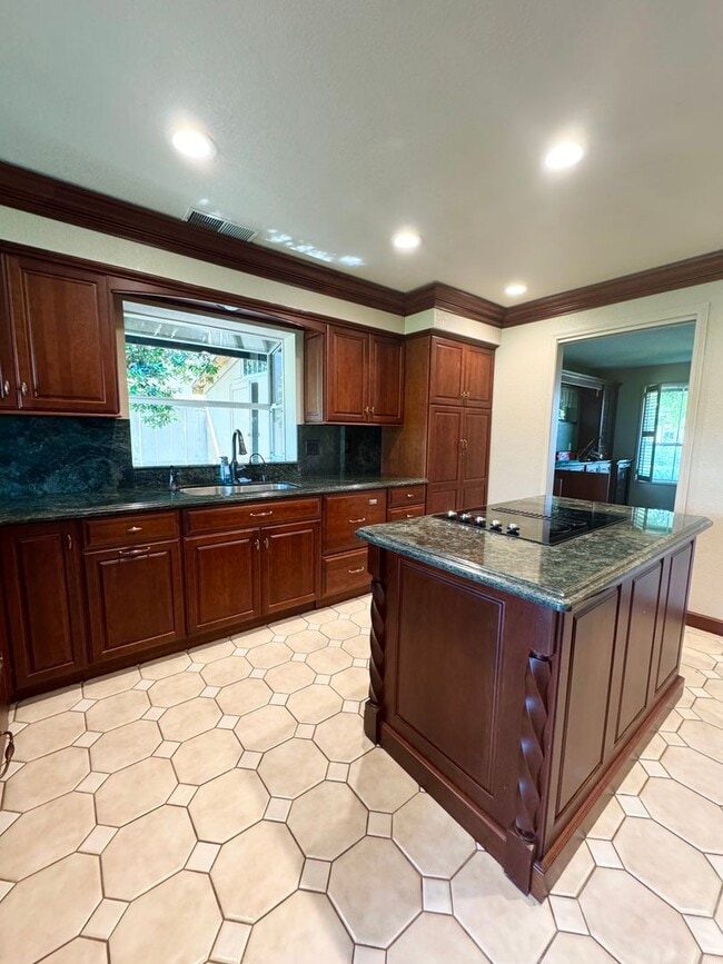 Building Photo - 1855 Gold Hills Dr