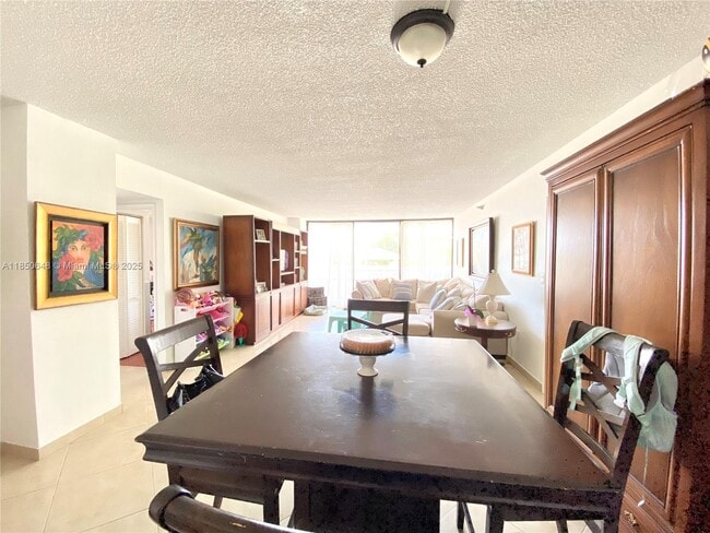 Building Photo - 20505 E Country Club Dr