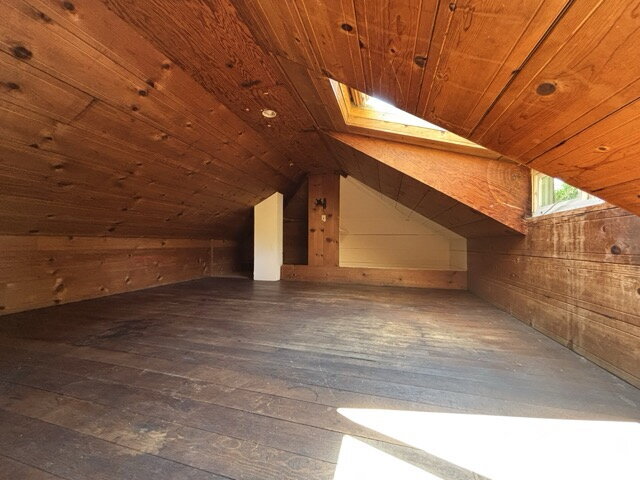Building Photo - Unique 3-bedroom home plus bonus room & lo...