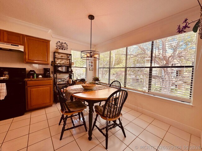 Building Photo - 225 S Tropical Trail