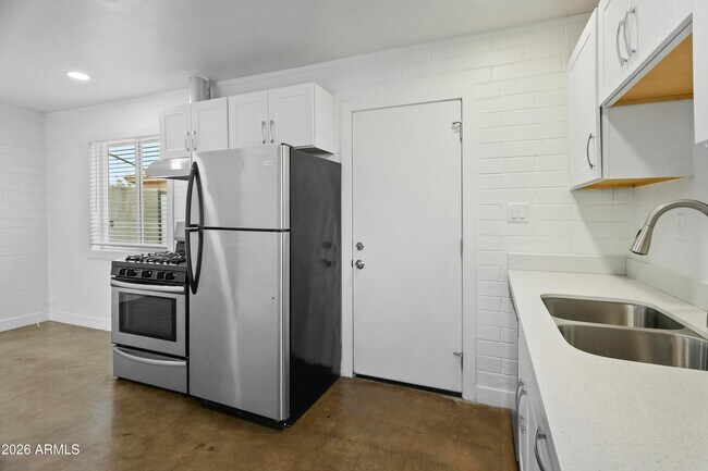 Building Photo - 1646 E McKinley St