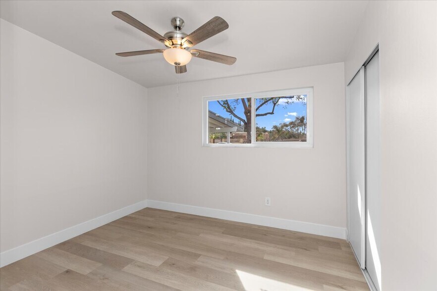 Building Photo - 9255 Fairlawn St