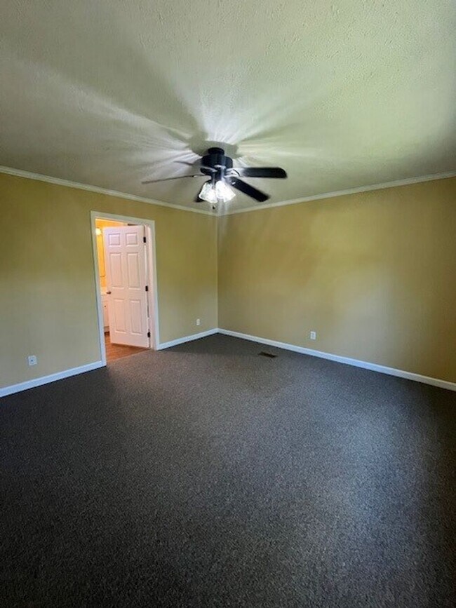Building Photo - Spacious 3 bedroom 2 bath home in Leland