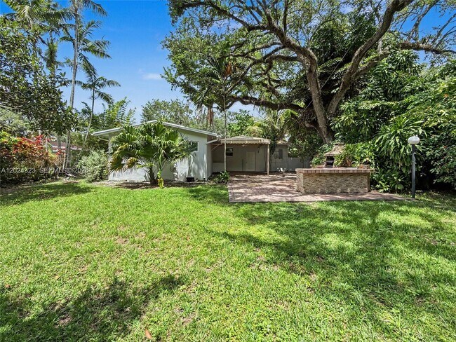 Building Photo - 7601 SW 64th Ct