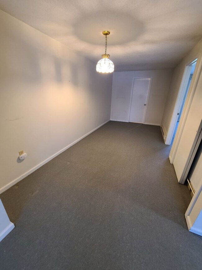 Building Photo - One Bedroom First Floor Condo