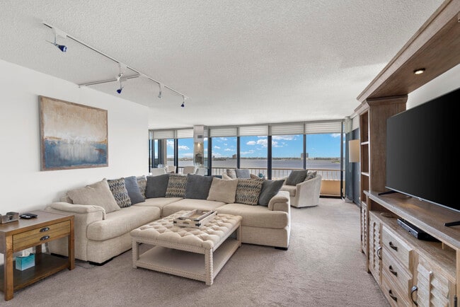 Building Photo - 5550 N Ocean Dr