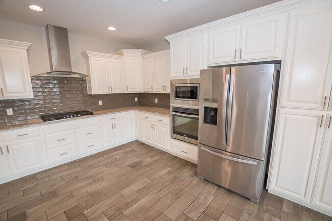 Building Photo - Executive home in The Estates at Holiday! ...