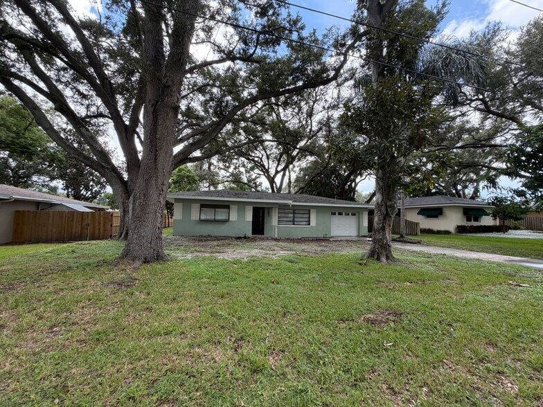 Building Photo - 1418 Dexter Dr