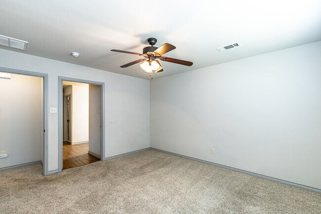Building Photo - Gorgeous Home in Cooper District